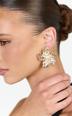 Wilda Earrings - Flower Pearl Stud Earrings in Gold