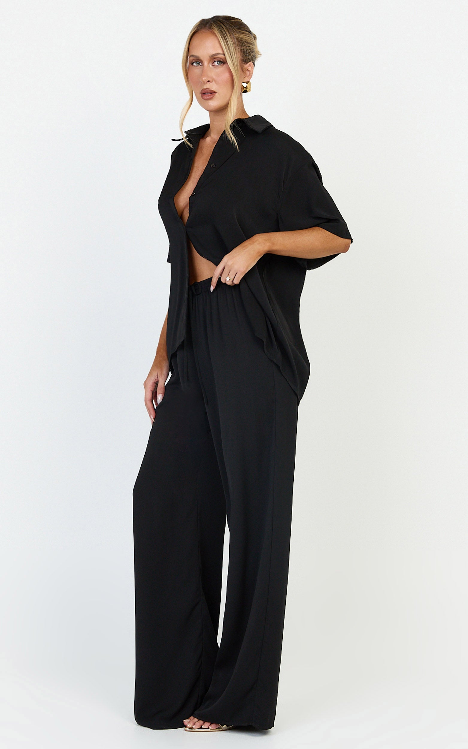 Robyn Shirt - Button Front Short Sleeve Shirt in Black