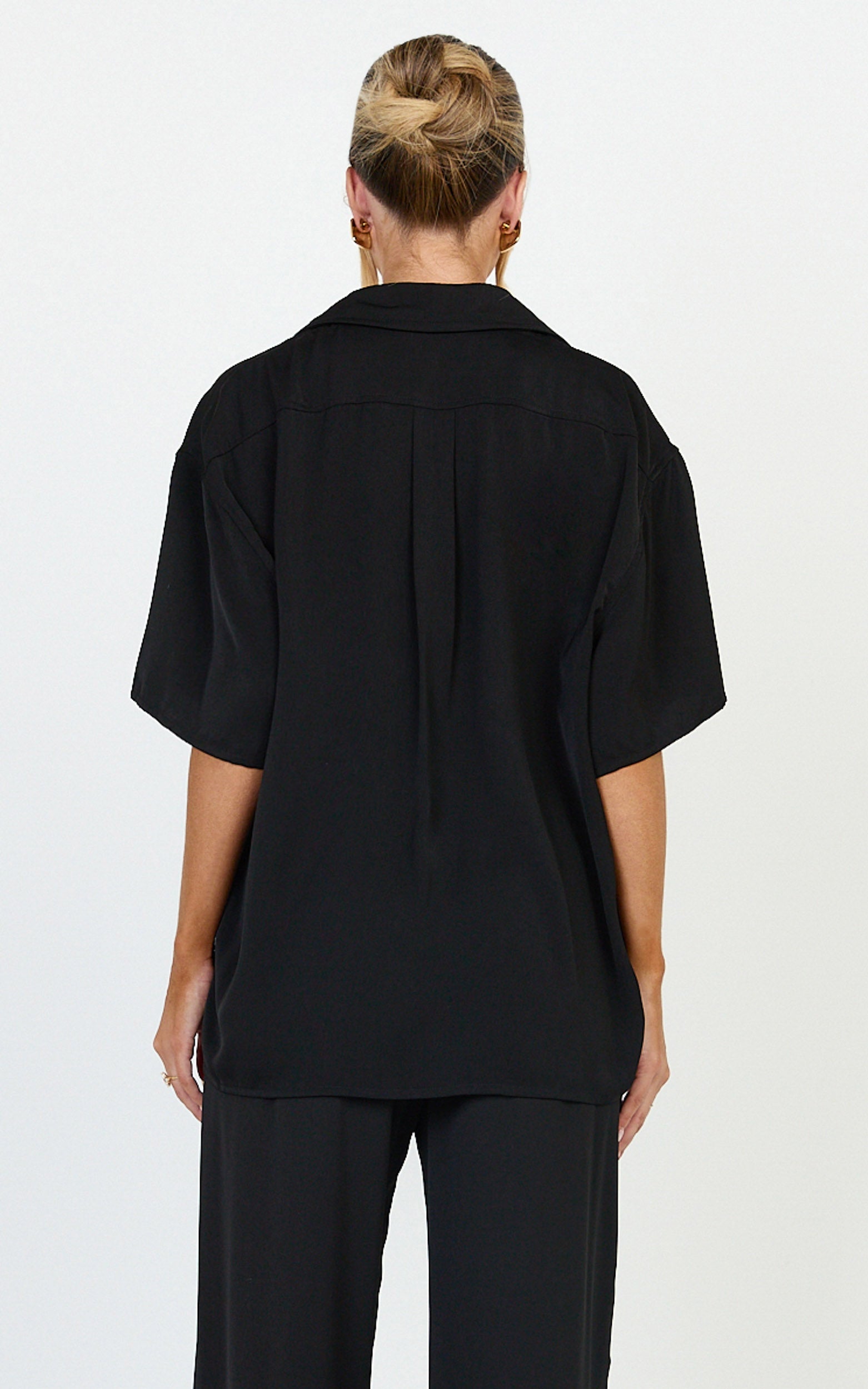 Robyn Shirt - Button Front Short Sleeve Shirt in Black