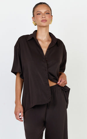 Robyn Shirt - Button Front Short Sleeve Shirt in Chocolate