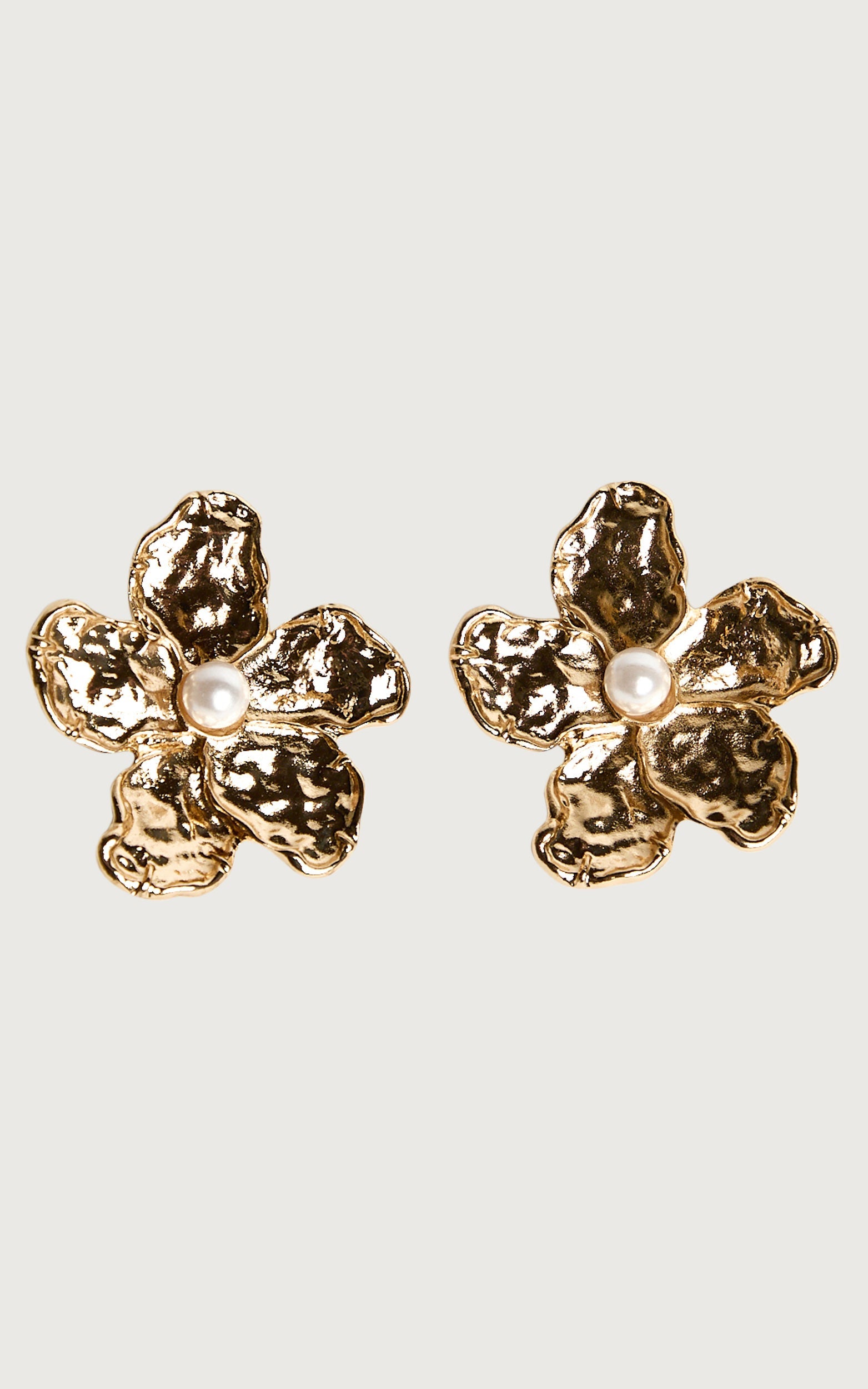 Wilda Earrings - Flower Pearl Stud Earrings in Gold
