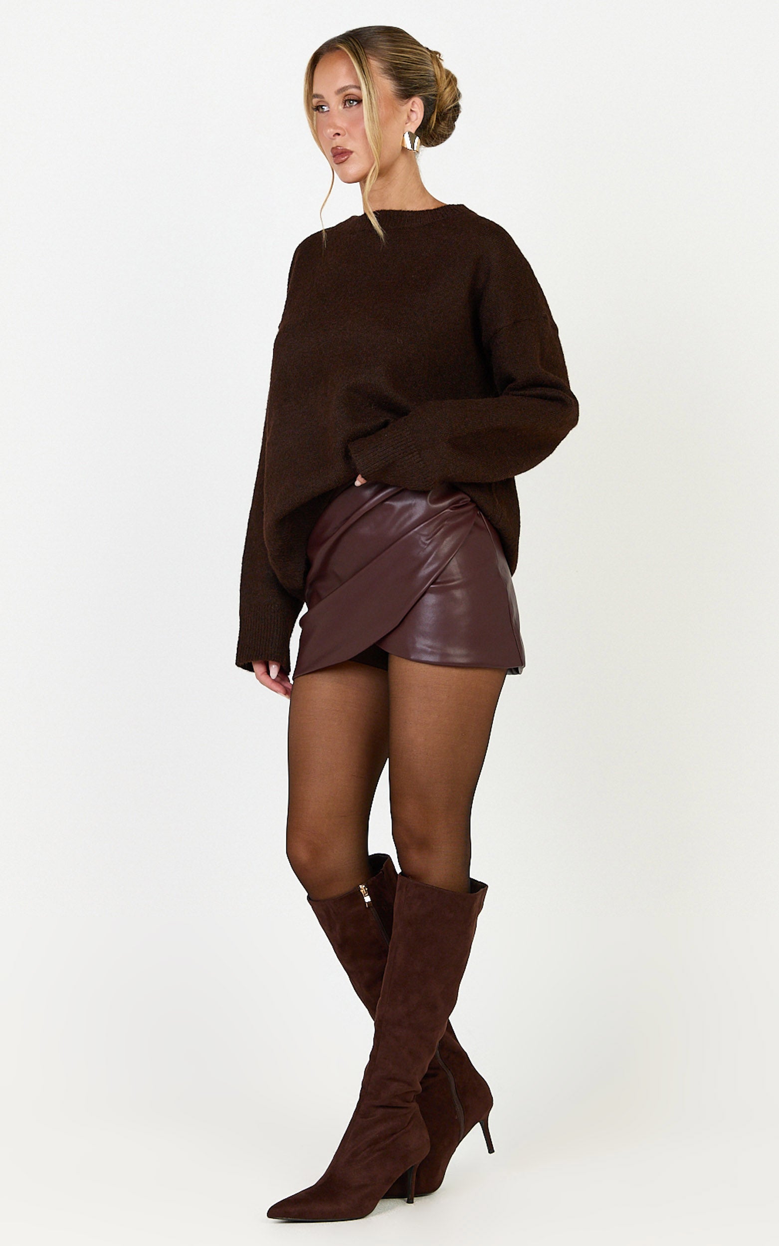 Patricia Mini Skirt - Mid Rise Fitted Patent Leather Skirt in Wine