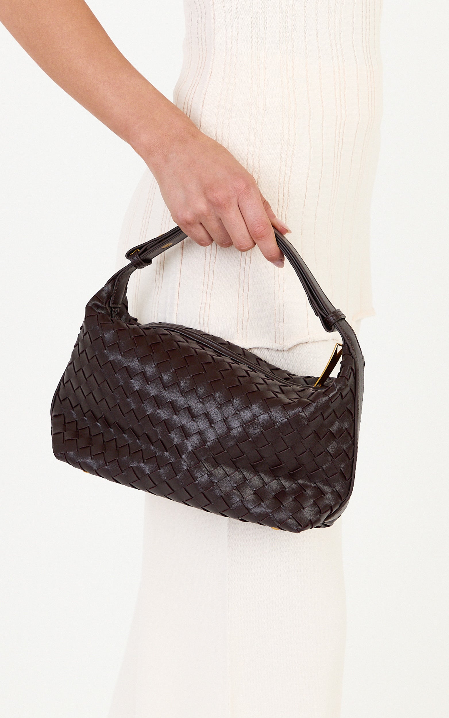 Zuri Bag - Woven Shoulder Bag in Chocolate