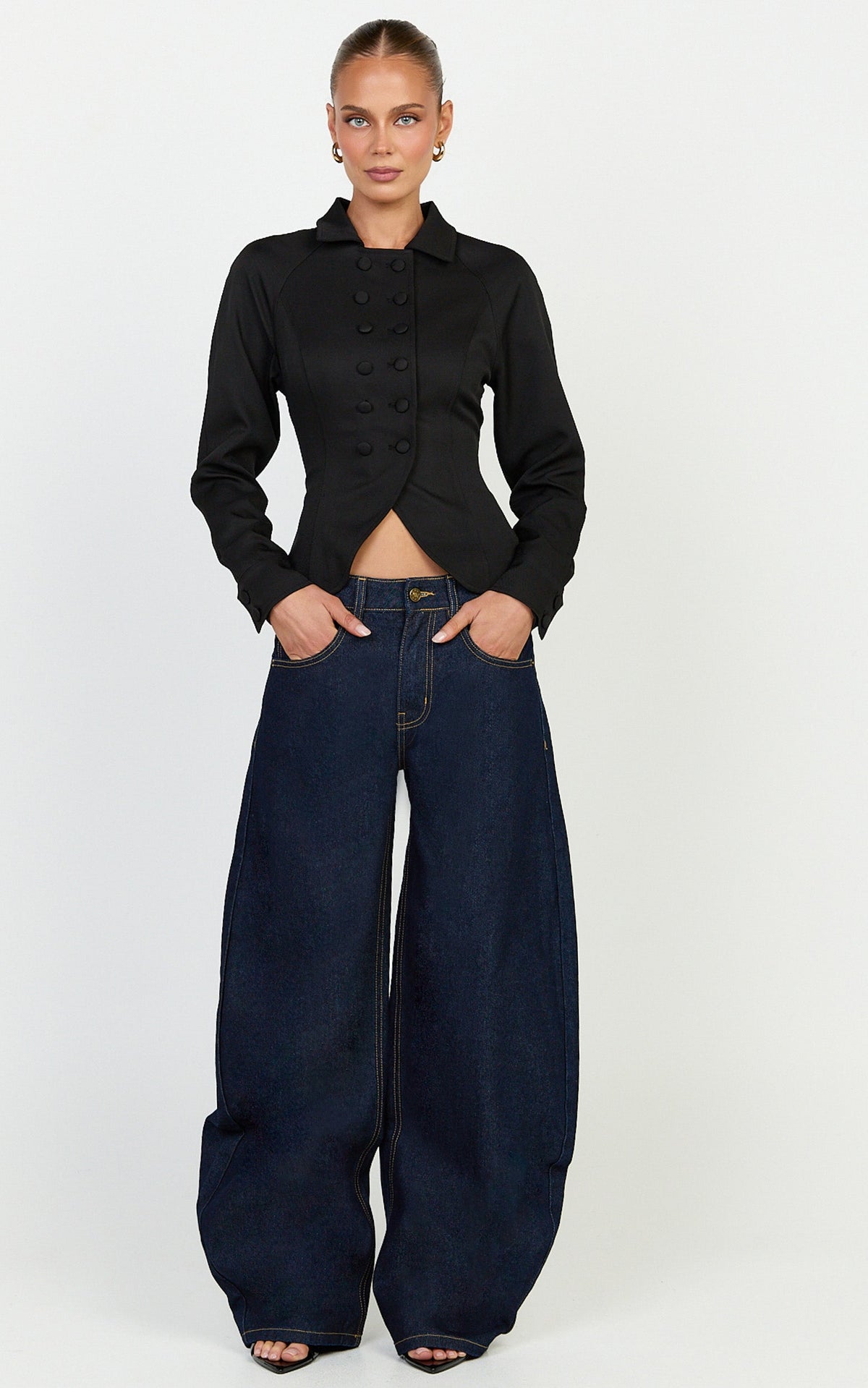 Lioness - Form Jacket in Noir